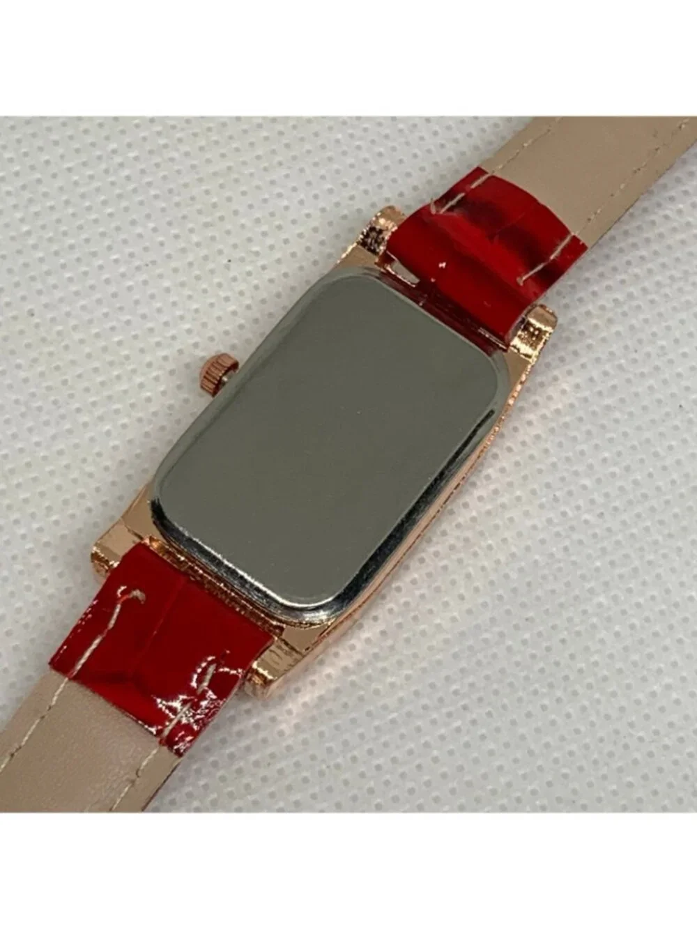 Women’s quartz watch rose gold tone 19mm rhinestones red dial leather running